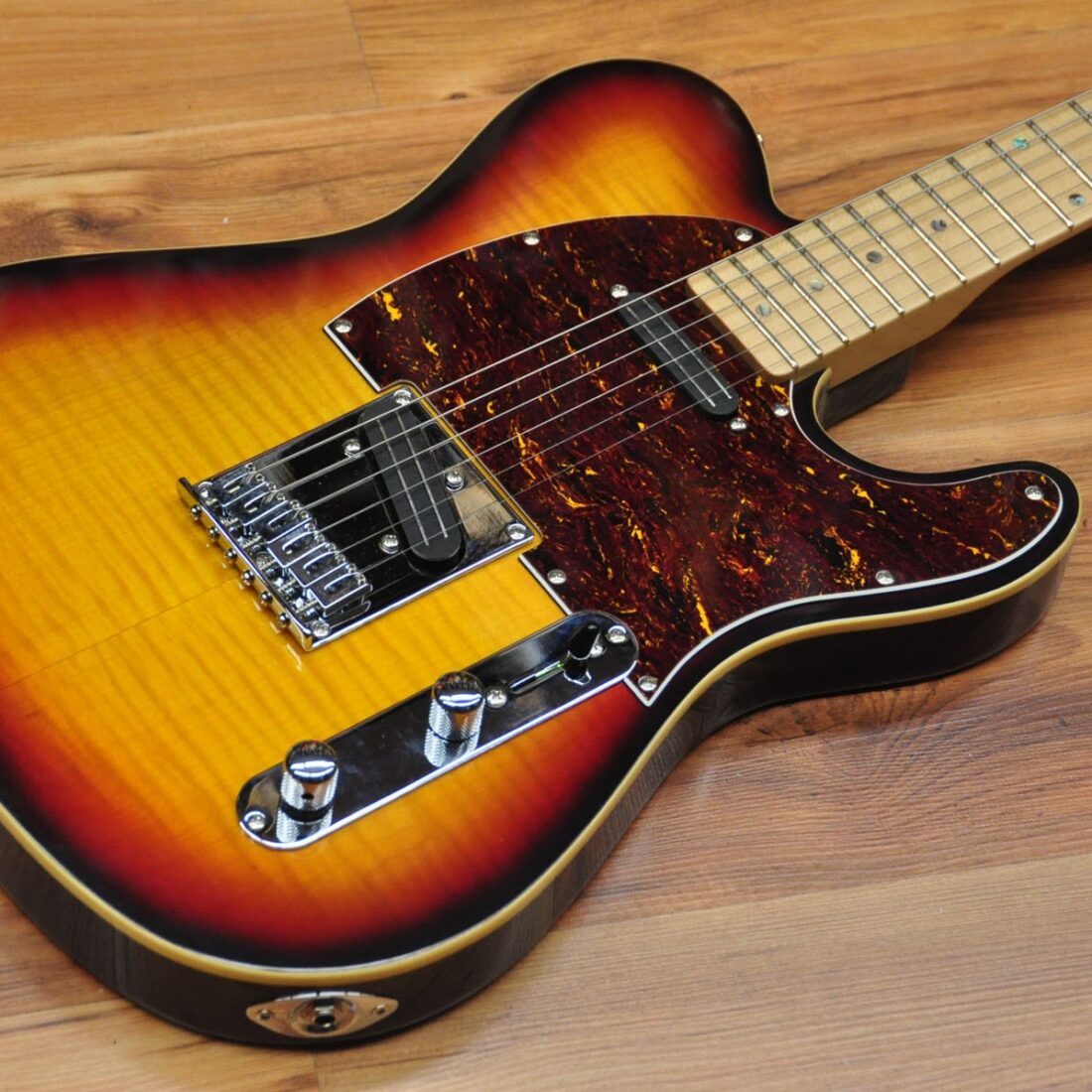 Mensinger Maverick Flame Maple Top 3 Tone Sunburst