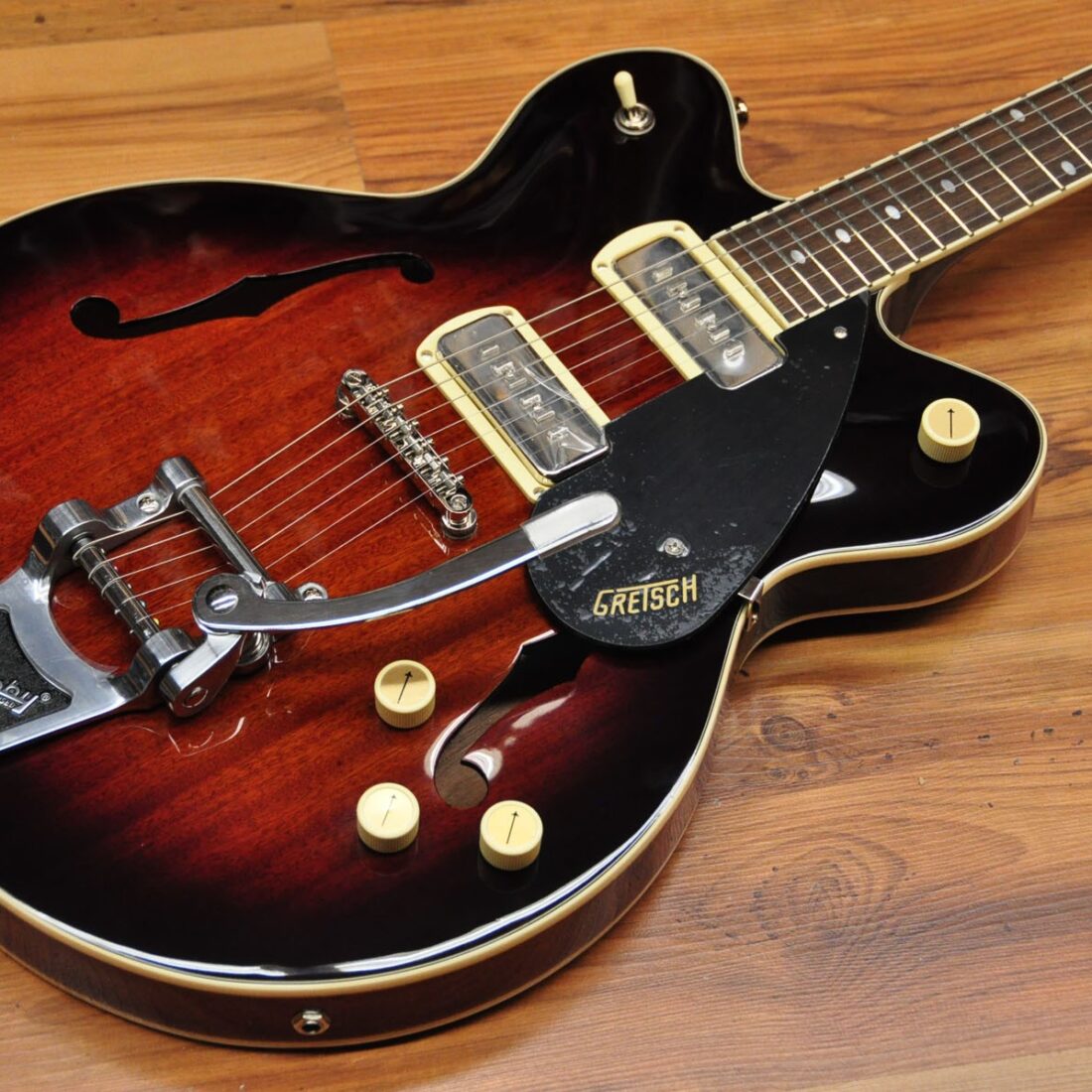 Gretsch Streamliner G2622T-P90 with Bigsby Forge Glow