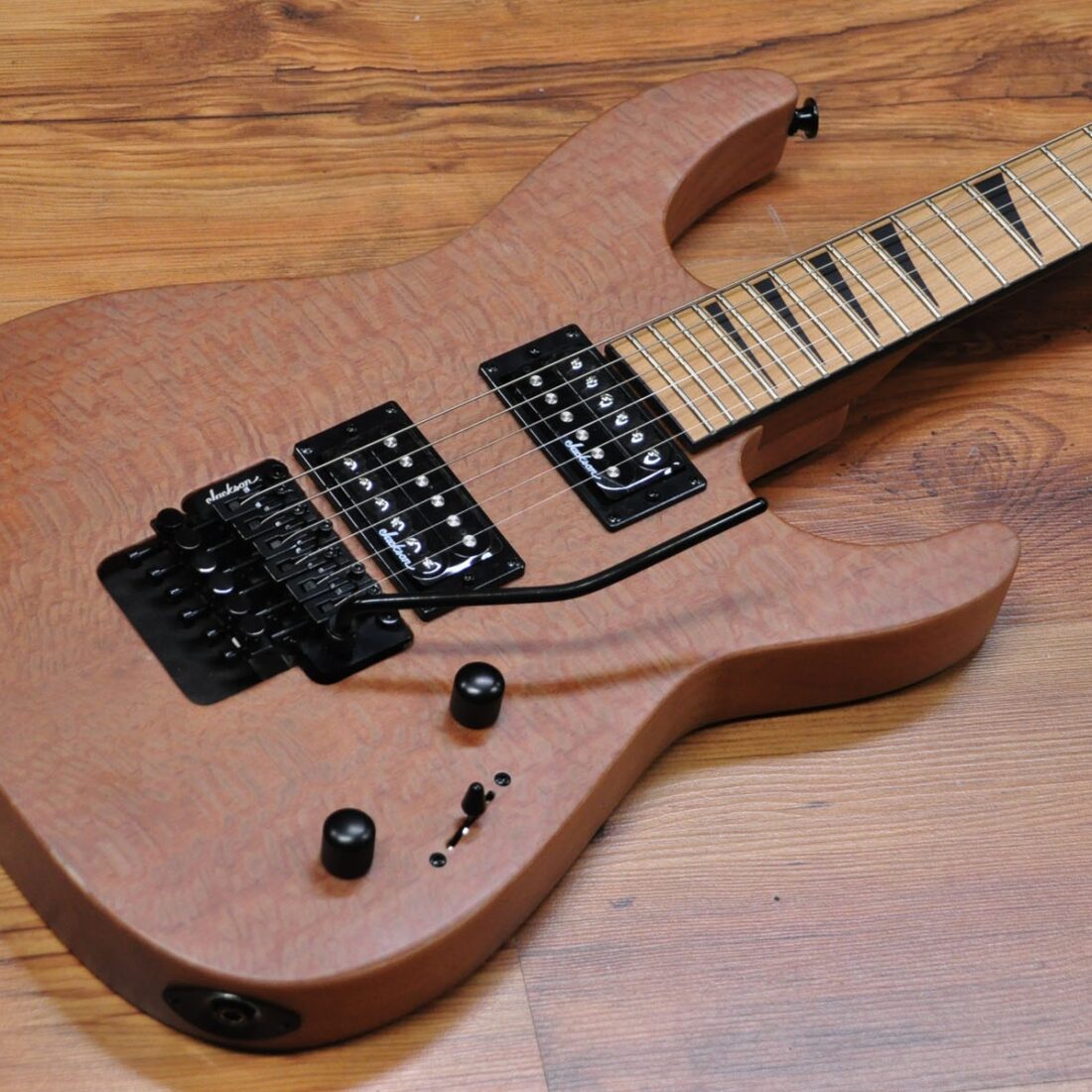Jackson JS42 DK Dinky Lacewood top