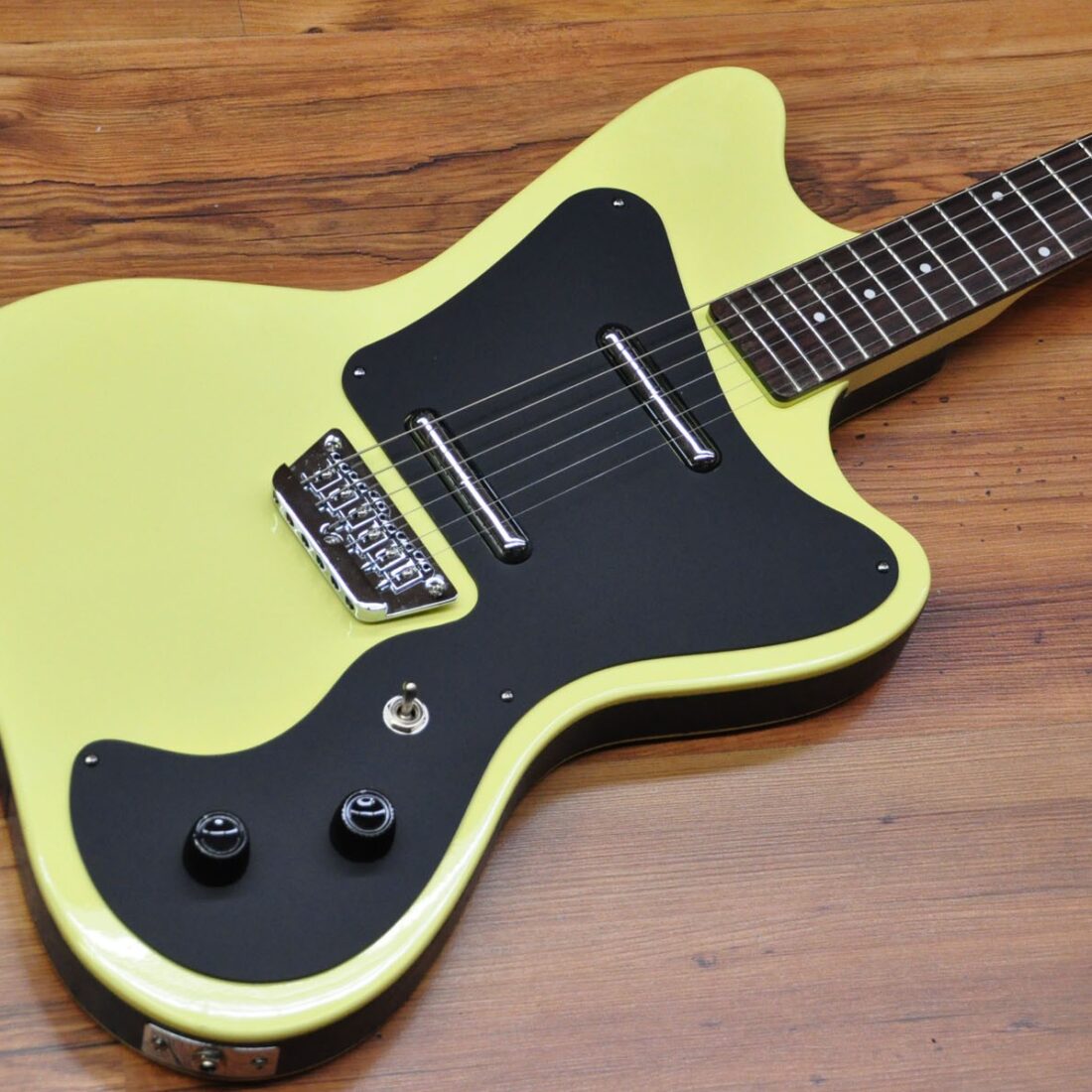 Danelectro 67 Dano - Yellow Gloss